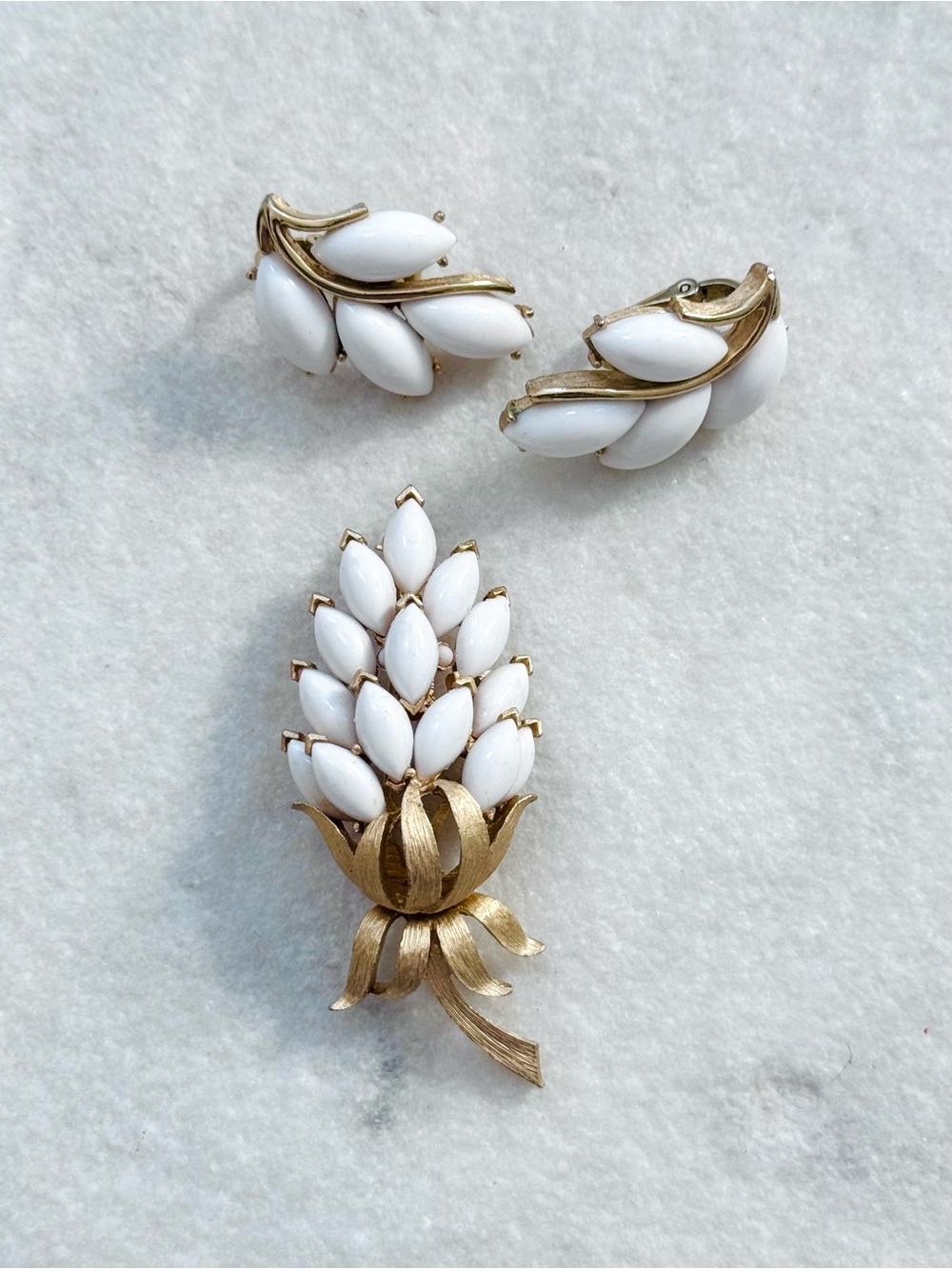 Vintage Crown Trifari Floral Brooch and Clip-On Earrings Set *RARE* - Picture 2 of 12